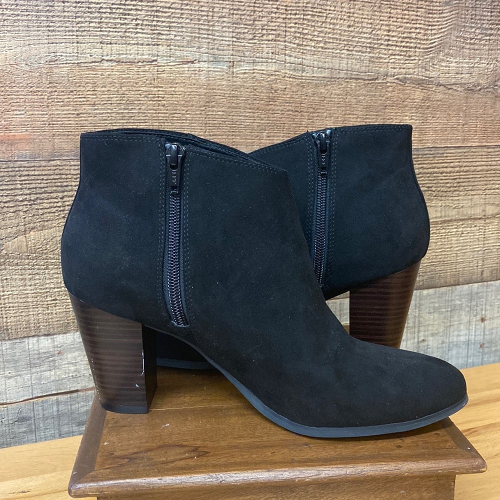 Old Navy Black Suede Like Booties